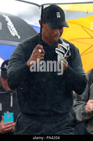 Stati Uniti d'America's Tiger Woods il 6 durante la seconda giornata del Campionato Open 2018 a Carnoustie Golf Links, Angus. Foto Stock