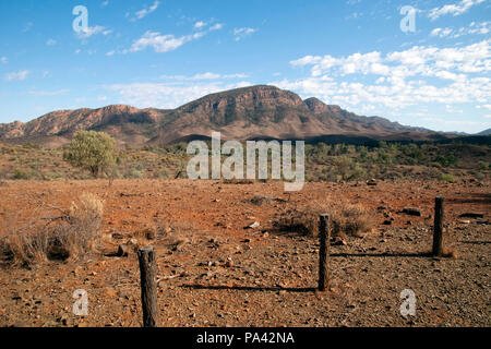 Brachina Gorge South Australia, vista sul paesaggio di colline distanti Foto Stock