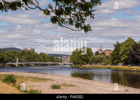 Il fiume Ness nella città di Inverness, Scotland, Regno Unito Foto Stock