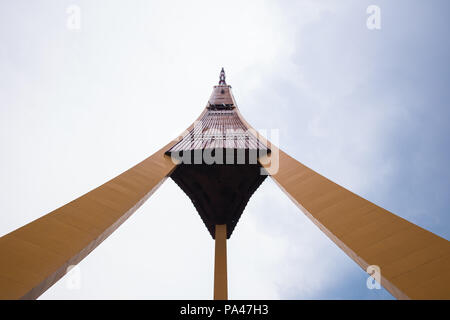 Città di Riga, Lettonia. Tover TV e sky. Grande edificio in centro città. Vista urbano. Foto di viaggio 2018. Foto Stock