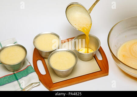 Orange creme caramel. Piatto preparato; BHH7MG Foto Stock