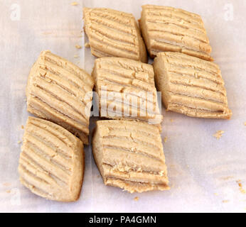 Ghoriba biscotti frollini su un piatto di portata Foto Stock