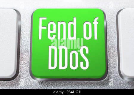 Green Fend del pulsante DDoS su una tastiera bianca, Cyber il concetto di protezione Foto Stock