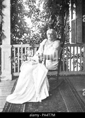 . Inglese: fotografia di autore americano Elizabeth Stuart Phelps [Ward] (1844-1911). Dal libro In dopo giorni: riflessioni sulla vita futura (New York: Harper e fratelli, 1910). Versione ritagliata. 1910 o versioni precedenti 615 Elizabeth Stuart Phelps 1910 - ritagliato Foto Stock