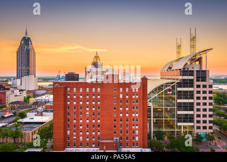 Mobile, Alabama, Stati Uniti d'America skyline del centro al tramonto. Foto Stock