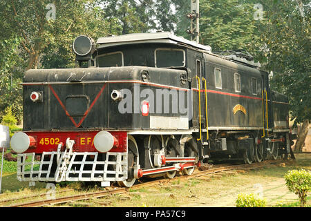 Motore ferroviaria visualizzati in corrispondenza della National Rail Museum di New Delhi, India Foto Stock