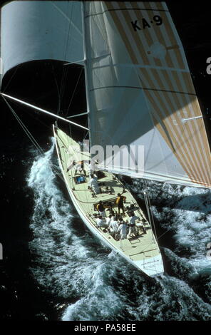 AJAXNETPHOTO. 1986. FREMANTLE, Australia. - Coppa America - DEFENDER CHALLENGER AUSTRALIA III sulla vela GAGE STRADE. Foto : JONATHAN EASTLAND / AJAX REF:HDD YA 1986 01 Foto Stock