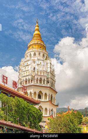 Pagoda di Diecimila Buddha a Kek Lok Si tempio Buddista complesso in Penang. Si è detto di essere il più grande tempio buddista in Malaysia. Foto Stock