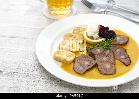 Svickova na smetane, la tradizionale cucina ceca Foto Stock