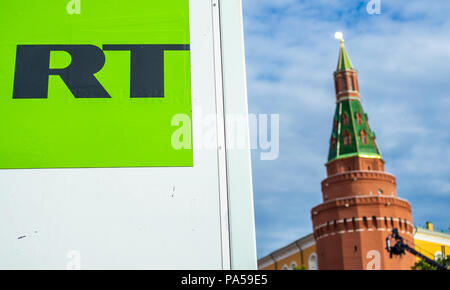 Luglio 7, 2018, Mosca, Russia TV Mobile Studio La Russia oggi su Manezhnaya Square a Mosca. Foto Stock