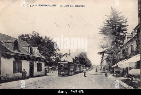 . Français : Carte postale ancienne éditée par : . prima di 1914 291 CC 552 - SOUMOULOU - La Gare des Tramways Foto Stock
