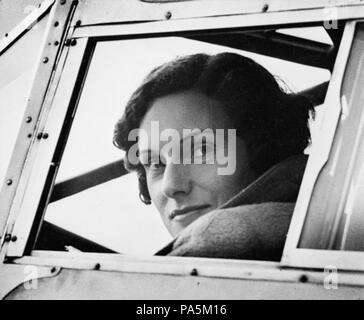 139 Jean Batten nel cockpit Foto Stock