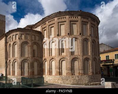 Abside della chiesa Mudejar di San Martín, XII-XIII secolo, Cuellar, Segovia, Castilla y León, Spagna. Foto Stock