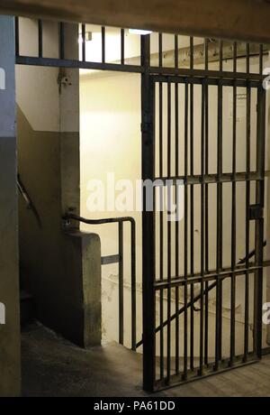 Il Nazionalsocialismo Centro di documentazione. Il Museo Memoriale della prigione della Gestapo in EL-DE Casa. Fondata nel 1979. Fu la sede centrale della polizia segreta dello Stato (Gestapo) tra 1935 e 1945. Dettaglio della prigione il seminterrato. Colonia. Germania. Foto Stock