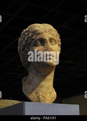 Agrippina Maggiore (14 BC-33). Nobildonna romana, nipote di Augusto. La moglie del generale germanico e madre dell'imperatore Caligola. Busto di Agrippina come divinità ellenistica ma con moda pettinatura. Il marmo. Inizio dell'Impero Romano. Museo Roman-Germanic. Colonia. Germania. Foto Stock