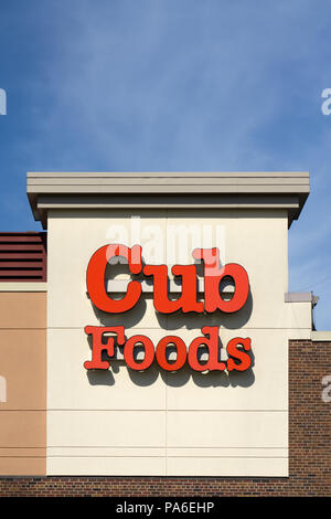 BLOOMINGTON, MN/STATI UNITI D'America - 5 agosto 2015: Cub Foods store esterno. Foto Stock