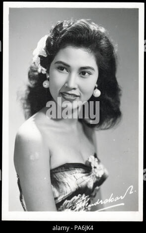 18 Cendrakasih Aminah, c. 1955, da Djakartawood Studio - prima del restauro Foto Stock