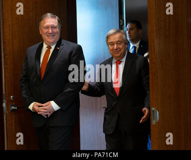 New York, NY - Luglio 20, 2018: U.S. Il segretario di Stato Michael Richard Pompeo incontra con il Segretario Generale Antonio Guterres presso la sede delle Nazioni Unite Credito: lev radin/Alamy Live News Foto Stock