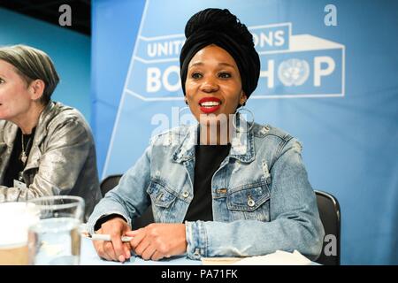 New York, Stati Uniti d'America. Il 20 luglio 2018. Zamaswazi Dlamini-Mandela, nipote di Nelson Mandela accompagnato dal giornalista Sahm Venter durante il lancio del libro "Le lettere di Nelson Mandela prigione" presso le Nazioni Unite Bookstore presso la sede delle Nazioni Unite a New York questo Venerdì, 20. (Foto: VANESSA CARVALHO/BRASILE PHOTO PRESS) Credito: Brasile Photo Press/Alamy Live News Foto Stock