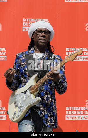 Wembley Park, Regno Unito. Il 21 luglio 2018. Il vincitore del Grammy Award e la leggenda della musica Nile Rodgers apre International musicista di strada giorno 2018, Wembley Park, UK Credit: amanda rose/Alamy Live News Foto Stock