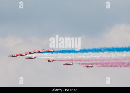 Londra REGNO UNITO. 21 luglio 2018 . Le frecce rosse eseguire un flypast su Queen Elizabeth Park London Credit: amer ghazzal/Alamy Live News Foto Stock