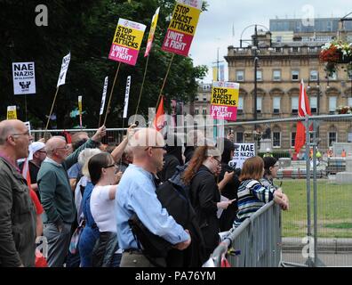 Glasgow, Scozia, 21 luglio 2018. Gruppi antifascisti terrà un contatore-dimostrazione in risposta alla difesa scozzese league proteste in George Square di sabato. Credito: Richard Hancox/Alamy Live News. Foto Stock