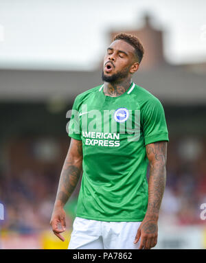 Kingston London UK 21 luglio 2018 - Jurgen Locadia di Brighton mostra la sua frustrazione dopo aver perso un'occasione durante la partita di calcio pre-stagione tra AFC Wimbledon e Brighton e Hove Albion al Cherry Red Records Stadium di Kingston Surrey Fotografia scattata da Simon Dack Credit: Simon Dack/Alamy Live News - solo per uso editoriale Foto Stock