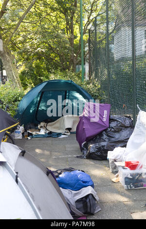 Senzatetto illegale encampment a Londra Foto Stock