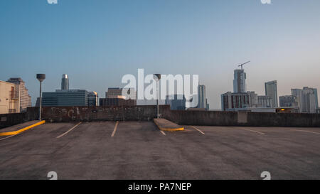 Downtown vista dal tetto Parcheggio Foto Stock