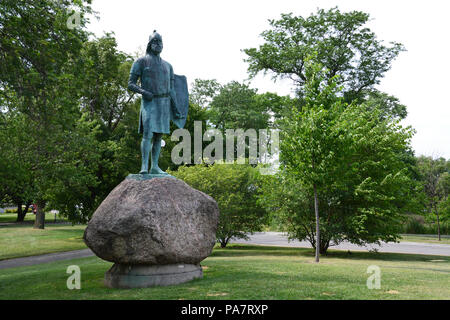 Chicago's Leif Erikson statua eretta nel 1901 in Humboldt Park per commemorare il suo arrivo in America da 500 anni prima che Cristoforo Colombo Foto Stock