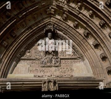 CRISTO EN MAJESTAD DEL TIMPANO DE LA PUERTA DE LOS APOSTOLES - 1446. Autore: SAFFONT JORGE / BORDA BELTRAN / TORRENT MIGUEL. Posizione: Catedral Vieja, Spagna. Foto Stock