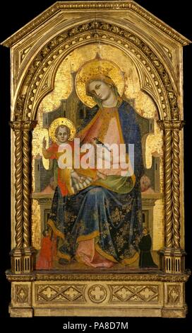 Madonna col Bambino in trono con due donatori. Artista: Lorenzo Veneziano (italiano, Venezia, attivo 1356-72). Dimensioni: 42 5/8 x 25 7/8 in. (108,3 x 65,7 cm). Data: ca. 1360-65. Lorenzo Veneziano, il preminente pittore veneziano della seconda metà del XIV secolo, può essere addestrato nella bottega di Paolo Veneziano, celebrato artista radicato nella tradizione bizantina, alle quali Venezia e la sua arte furono così strettamente legati. Lorenzo è stato ricettivo alle influenze di altri centri artistici dove era attivo, come Padova, Verona e Bologna. La Vergine del trono architettonico fu probabilmente Foto Stock