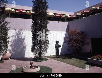 Fra JUNIPERO ESCULTURA EN JARDIN. Posizione: MISION SANTA BARBARA, SANTA BARBARA-CALIFORNIA. Foto Stock