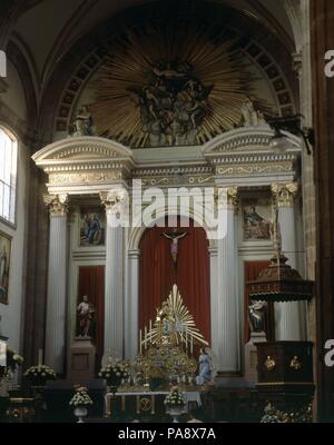 INTERIOR HACIA LA CABECERA-retablo. Posizione: Iglesia del Sagrario METROPO, CITTÀ DEL MESSICO. Foto Stock