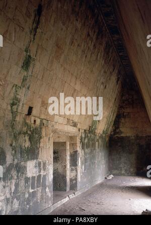 PALACIO GOBERNADOR-SALA ABOVEDADA. Posizione: CASA DEL GOBERNADOR, UXMAL, CIUDAD DE MEXICO. Foto Stock