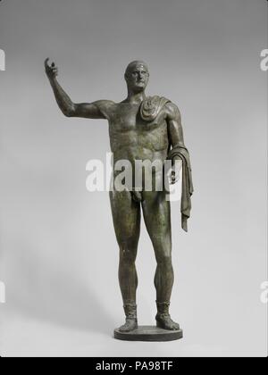 Statua di bronzo dell'imperatore Trebonianus Gallus. Cultura: Romano. Dimensioni: H. 95 a. (241,3 cm). Data: A.D. 251-253. Questo bronzo monumentale statua è uno dei pochissimi quasi completa Roman statue in bronzo del terzo secolo oggi conservato. Si tratta di un promemoria per ricordare che molti dei disincarnata testine verticale visualizzata in queste gallerie sono state una volta collegato a freestanding sculture, il cui originale apparizioni sono senza dubbio molto diverso. Ritratti dell'imperatore servito molto importante funzione nella propaganda imperiale di presentare il righello per il pubblico e di proiettare il personali Foto Stock