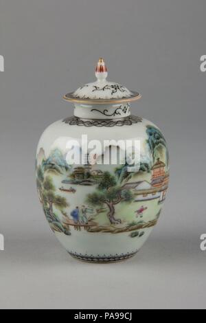 Vaso con coperchio. Cultura: la Cina. Dimensioni: H. 4. (10,2 cm). Museo: Metropolitan Museum of Art di New York, Stati Uniti d'America. Foto Stock