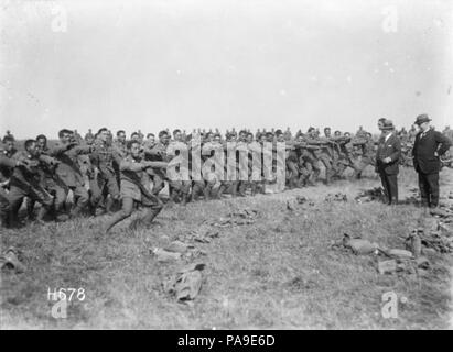 200 LA PIONEER Battaglione eseguendo una haka, 1918 Foto Stock