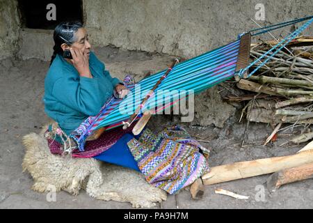 Telaio a mano in ' SALALA Las Huaringas ' - HUANCABAMBA.. Dipartimento di Piura .PERÙ Foto Stock