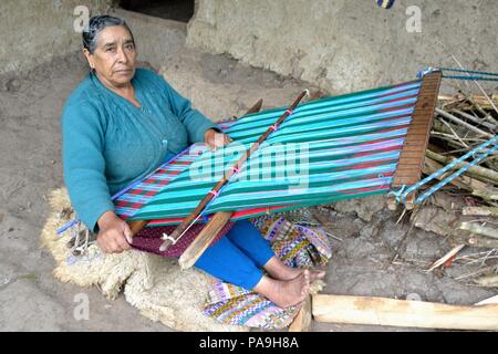 Telaio a mano in ' SALALA Las Huaringas ' - HUANCABAMBA.. Dipartimento di Piura .PERÙ Foto Stock