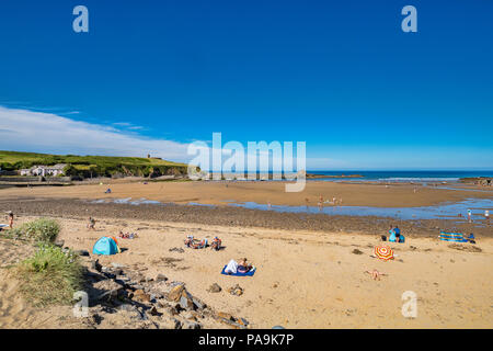 30 Giugno 2018: Bude, Cornwall, Regno Unito - Summerleaze Beach durante la canicola di giugno. Foto Stock