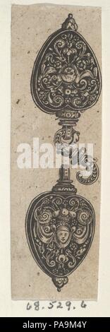 Design per una spilla con due pezzi Heart-Shaped. Artista: Theodor de Bry (Netherlandish, Liegi 1528-1598 Francoforte). Dimensioni: Foglio (rifilati): 3 3/8 × 1 1/16 in. (8,6 × 2,7 cm). Data: 1580-1600. Spilla design formato da due a forma di cuore metà, una con una maschera femminile in un flintshire, gli altri con una maschera di putti. Su uno sfondo blackwork. Rifilato dalla porzione superiore di una stampa di grandi dimensioni con due fibbie e un telecomando. Museo: Metropolitan Museum of Art di New York, Stati Uniti d'America. Foto Stock