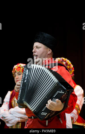 Uomo russo di fisarmonica -, Sakhalin in Russia Foto Stock