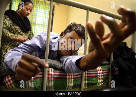 Paziente a Sambhavna Trust clinica di Bhopal , India Foto Stock