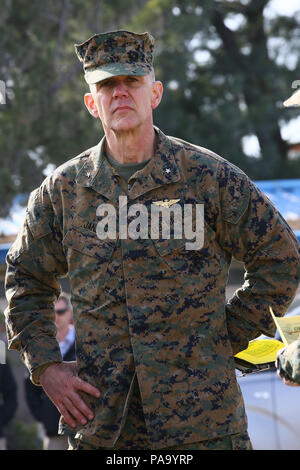 Stati Uniti Marine Corps Brig. Gen. John Jansen, il comandante generale del 3D Marine Expeditionary Brigade e vice comandante generale della III Marine forza expeditionary, viste un atterraggio vista, vicino Pohang, Repubblica di Corea, 10 marzo 2016. La vista di atterraggio sarà utilizzato per il D-Day di Ssang Yong 2016, una biennale esercitazione militare incentrato sul rafforzamento dello sbarco funzionalità della Rok, Stati Uniti, Nuova Zelanda e Australia. (U.S. Marine Corps photo by MCIPAC Fotocamera di combattimento Cpl. Allison Lotz/rilasciato) Foto Stock