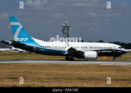 Il Boeing Commercial 737-MAX7 prototipo e dimostratore a Farnborough airshow. Foto Stock