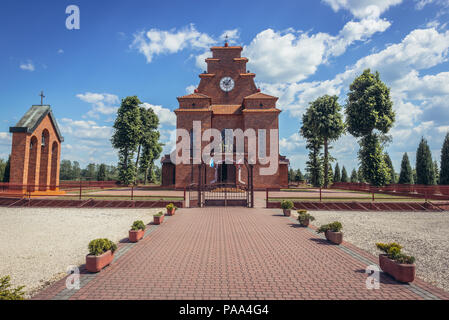 Chiesa di San Giuseppe nel villaggio di Zalipie nella Piccola Polonia voivodato di Polonia, famosa per la sua tradizione locale di folk dipinti Foto Stock