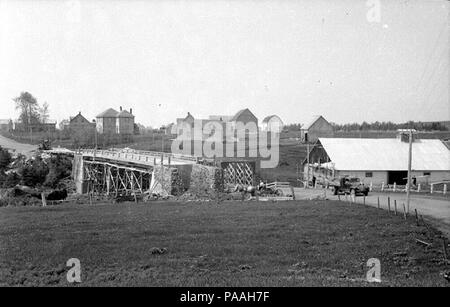 202 Pont sur la petite riviere Est un Sainte-Therese-de-Gaspe - 1944 Foto Stock