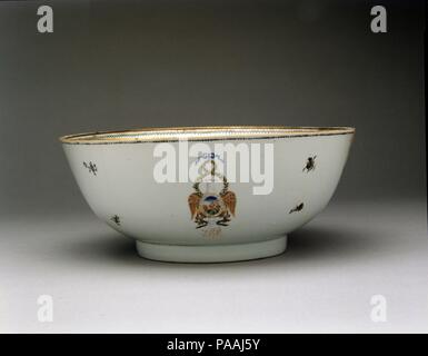 Ciotola. Cultura: cinese, per il mercato americano. Dimensioni: H. 4 7/8 in. (12,4 cm); Diam. 11 1/2 in. (29,2 cm). Data: 1770-1800. Museo: Metropolitan Museum of Art di New York, Stati Uniti d'America. Foto Stock