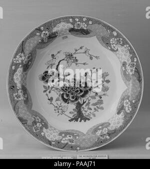 Piastra. Cultura: la Cina. Dimensioni: diam. 13 3/4 in. (34,9 cm). Museo: Metropolitan Museum of Art di New York, Stati Uniti d'America. Foto Stock